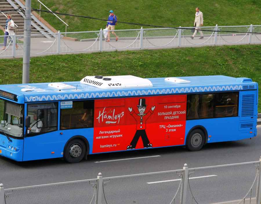 TMG Hamleys наружная реклама на транспорте Москва